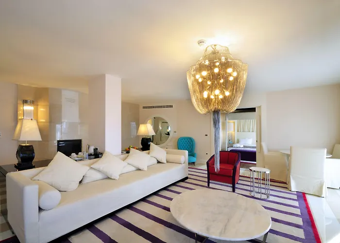Hotel Hillstone &